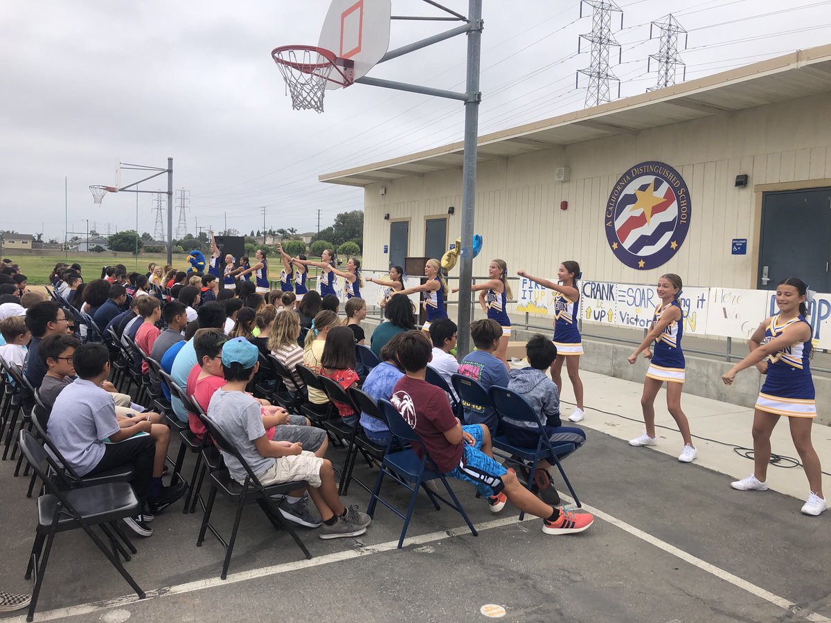 FultonMiddle's tweet photo. So much fun welcoming our newest Falcons into the family at orientation day. #FultonFalcons #FVSDWay https://t.co/7a2rNj21po