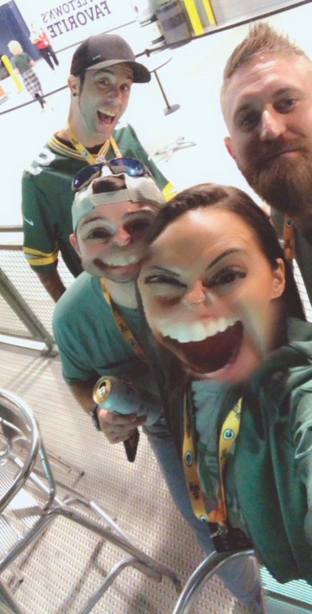 Sarah_Trombetta's tweet photo. #getloudlambeau https://t.co/e7GnDQKnY4