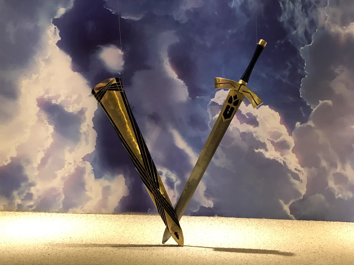 本物の職人が作ったエクスカリバーがカッコよすぎる件ｗ盾は50Kgぐらいするそうｗ