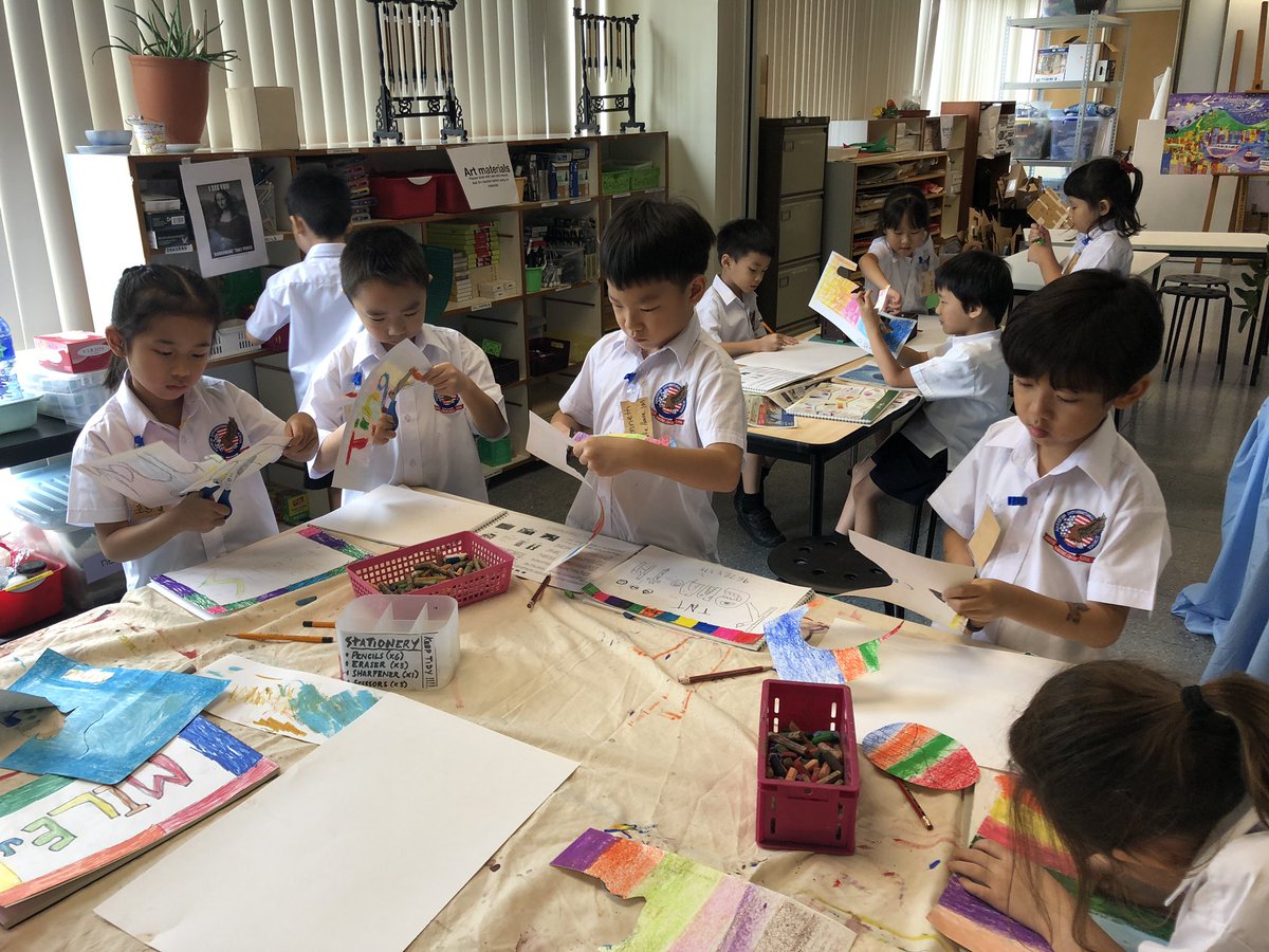 HannahShack_Art's tweet photo. So many colours! Making magical Eric Carle style illustrations with grade 1 #redbrick125 #elementaryart #artatais https://t.co/x79Hk5qK4H