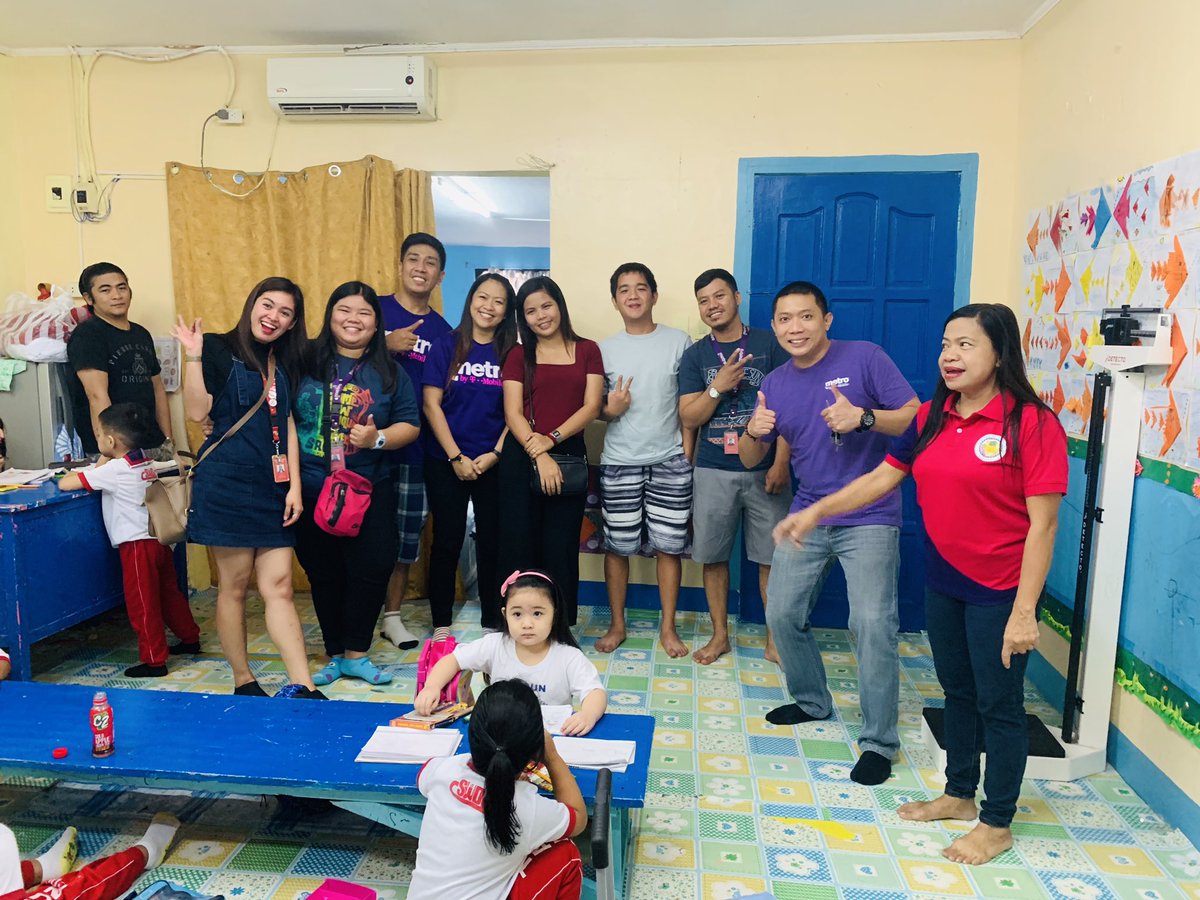 McLovesjOh's tweet photo. Giving Back time to our community with my co-AOY eligibles #Purplepeople in Tabun Mabalacat, Pampanga 💜
Happy babies happy US 💜
#SharingIsBlessing
#PurpleLife
#WeAreMetro
@Greg_MPCS @Jamie_Metro @Josie_MPCS @HPDEC1969 @ONE_Clarktastic @iamyourritzy @lourdesess @jharniclarke https://t.co/d5dqnU6eHa