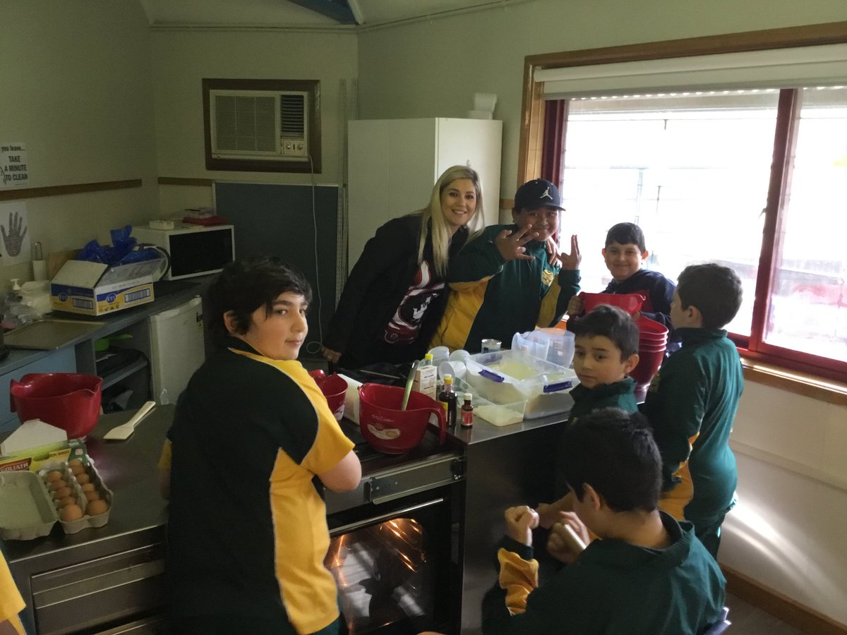 2S and 5/6M worked collaboratively this morning to make some cool and delicious Fathers Day gifts. <a href="/KerryMattar/">Kerry Mattar</a> #ThisIsBlairmount
