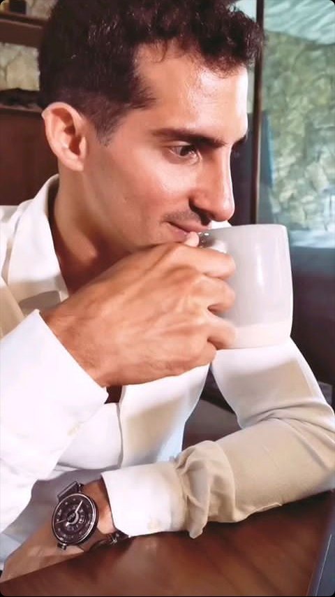 Rommelovers16's tweet photo. -"Si no destapas tus ideas, tus sueños se quedarán enfrascados"✨ 
 #Jueves #RommelPacheco #Rommelovers @Rommel_Pacheco https://t.co/oK3QudvHi3