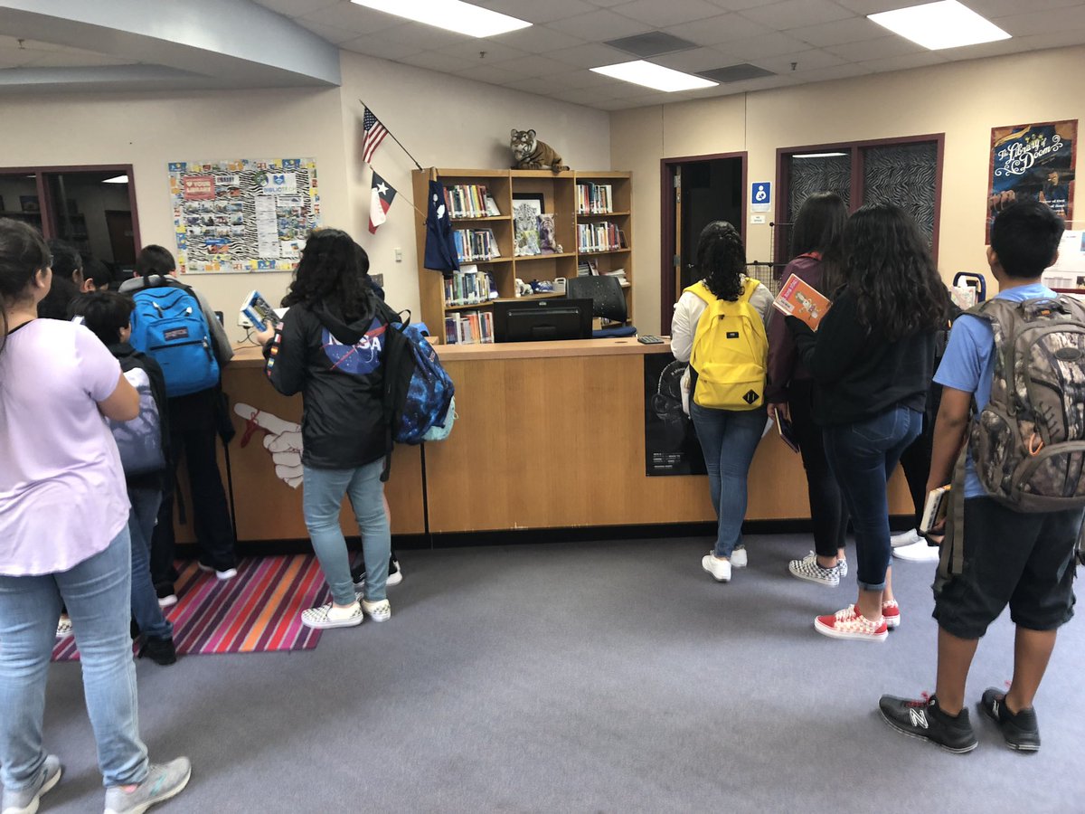 blakerspace's tweet photo. You know you are having a good library orientation when you have to spontaneously add another self-checkout station.
#scobee
#scobrary
#scobrarian
@swisd_sco
@swisd
@swisd_academics https://t.co/qhaBGoEeUm