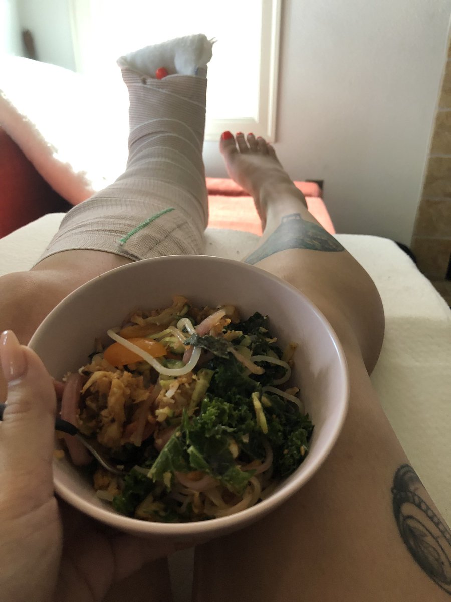MsFatBrat2U's tweet photo. 🙏🏼🙏🏼🙏🏼 @meals4heels coming thru for this busted babe! #bless for donating #vegan dinner! #supportcommunity #SWer #recovery #brokenleg #healing #hotgirlrecovery #sexworker https://t.co/Jae820dQH5