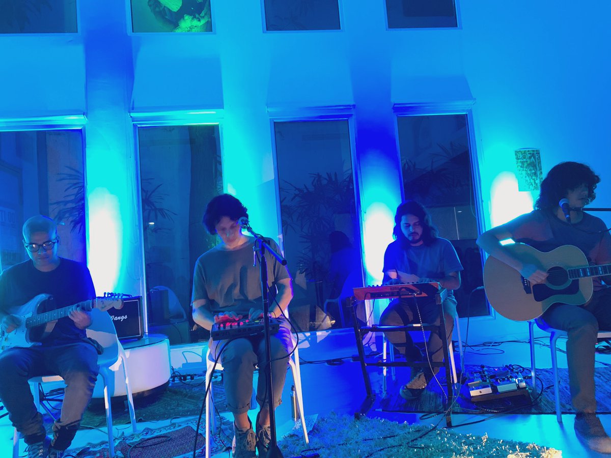 Cometa Sucre vuelve a uno de nuestros conciertos presentando su nuevo álbum “En Transmisión Perpetua”, con un increíble set reducido. ☄️ #SofarSounds #SofarGuayaquil