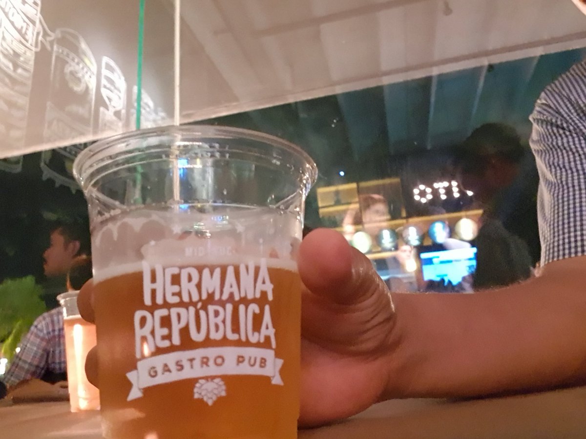 EduardoRobledoo's tweet photo. @CervezaPatito Excelente cerveza en compañia de @Mjuarezv https://t.co/ZQA1aaszfD