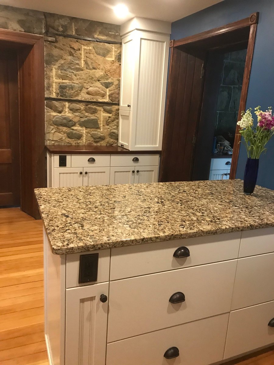 Hanover Cabinets in Moose Jaw specializes in designing, building and installing custom kitchen cabinets.  

hanovercabinets.ca