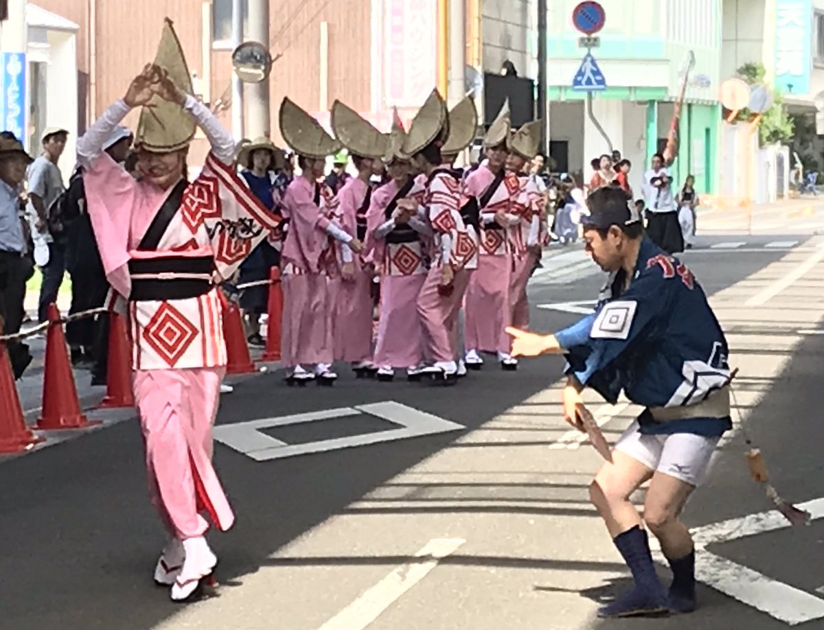 marugamebasara's tweet photo. 皆さんに感謝企画第5弾✨

まるがめ婆娑羅まつり2019
踊り連の洗練された踊りパフォーマンスと、色彩が鮮やかな衣装で、包みこむ会場の雰囲気を引き続きご覧ください🎶

#まるがめ婆娑羅まつり2019
#踊り連 #中心市街地  #阿波踊り #丸亀市  #夏  #感謝  #マルカメラ https://t.co/eDCL7x9cgA