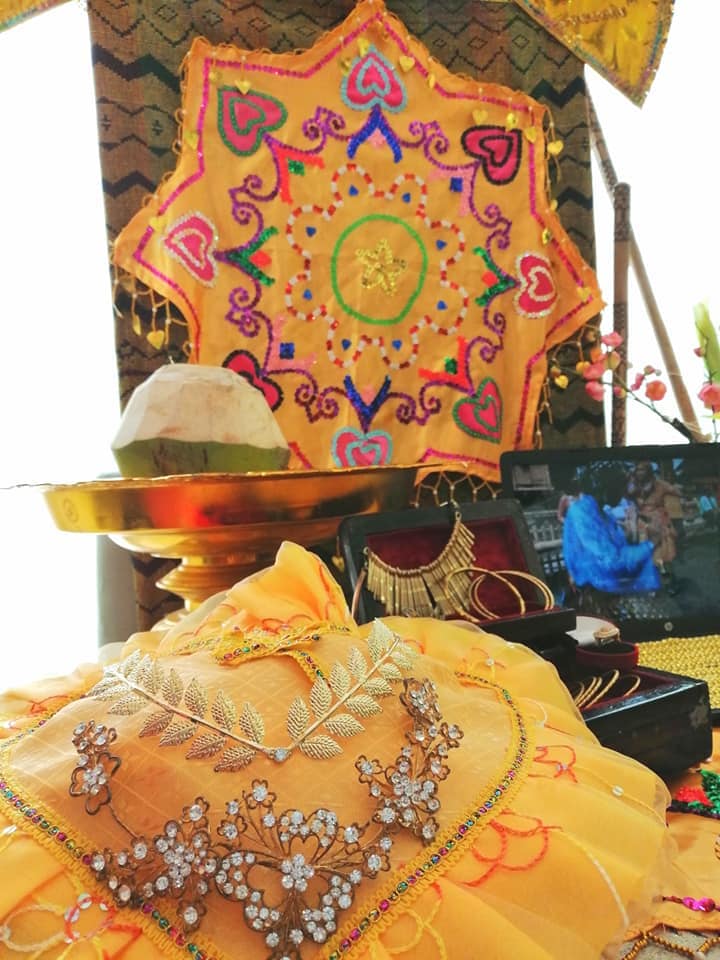 jibis_official's tweet photo. Traditional foods, artifacts and decorative materials of various Mindanaoan tribes are exhibited in celebration of this year's "Buwan ng Wika".
Visit the exhibit at JIBIS Restaurant.
#BuwanNgWika #ProudlyJIBIS #OneJIB
#JIBmoments #JIBtakesPRIDE #TrulyInternational #TrulyGlobal https://t.co/xkoxG2SzBz