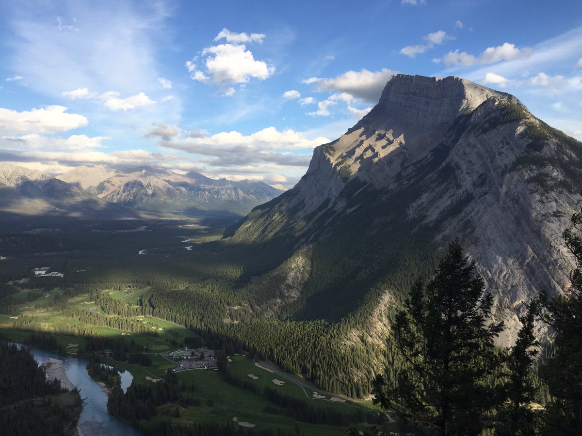 Snowbunnyhug's tweet photo. Beautiful view of #MtRundle on our short hike today. #viewformiles Last of the summer fun days. https://t.co/yvIkf7iBCZ