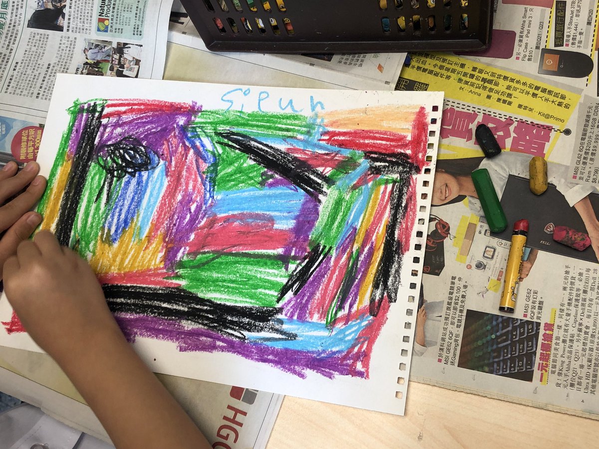 HannahShack_Art's tweet photo. So many colours! It’s a creativity station here in grade 1 while we make Eric Carle style illustrations #redbrick125 #elementaryart #artatais https://t.co/oZD2F467ZM