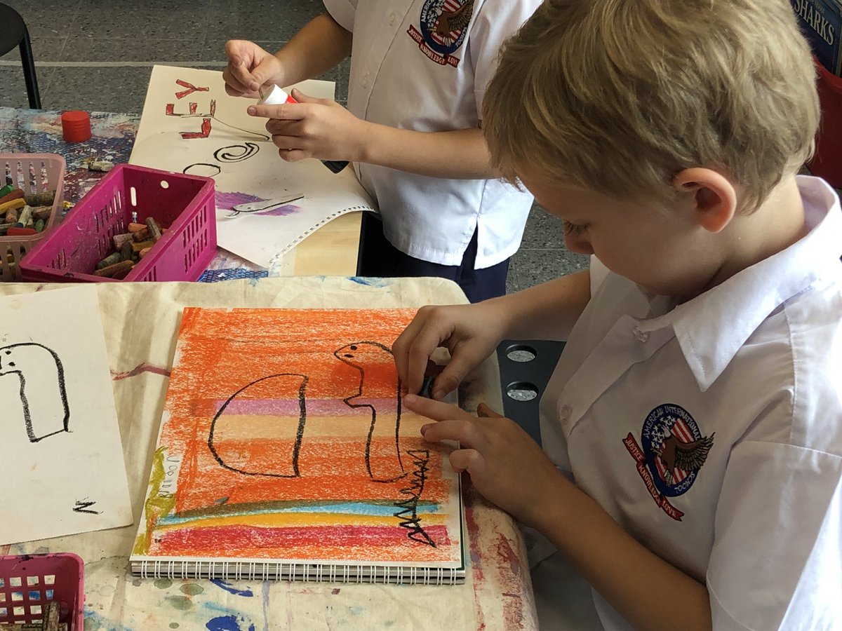 HannahShack_Art's tweet photo. So many colours! It’s a creativity station here in grade 1 while we make Eric Carle style illustrations #redbrick125 #elementaryart #artatais https://t.co/oZD2F467ZM