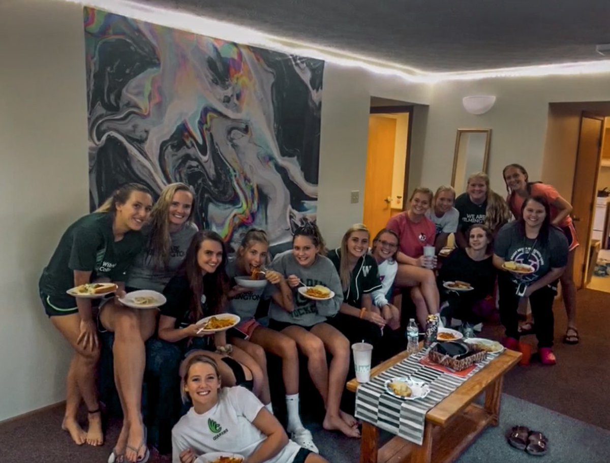 Team dinner has us ready for tomorrow!!! #DubCvball #almostgameday  🍝🍝