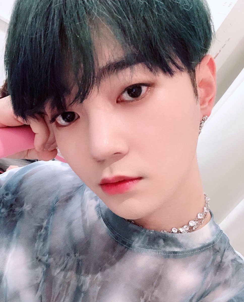 UP10TION's tweet photo. 너무 더워요오오오오오오오오오오오오오오오오오늘이 딱이얌 ㅎ #비토 #bitto #up10tion #업텐션 https://t.co/JbUVG7C6aD
