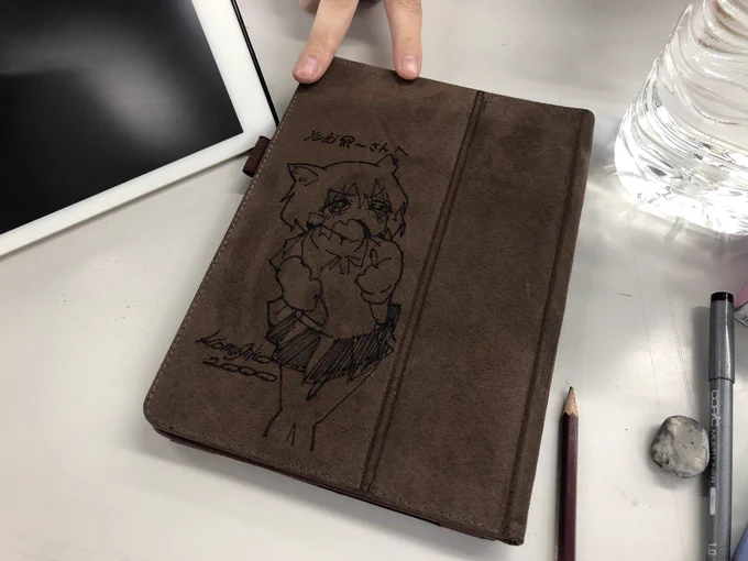 iPadケースに描いてって言われて緊張した、、! 