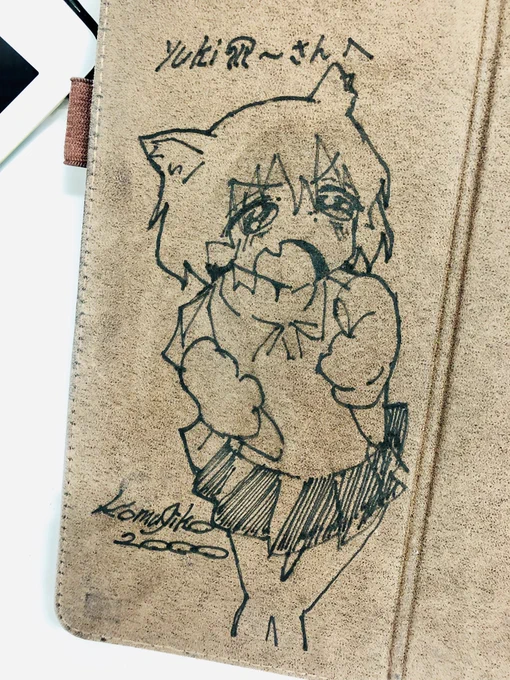 iPadケースに描いてって言われて緊張した、、! 