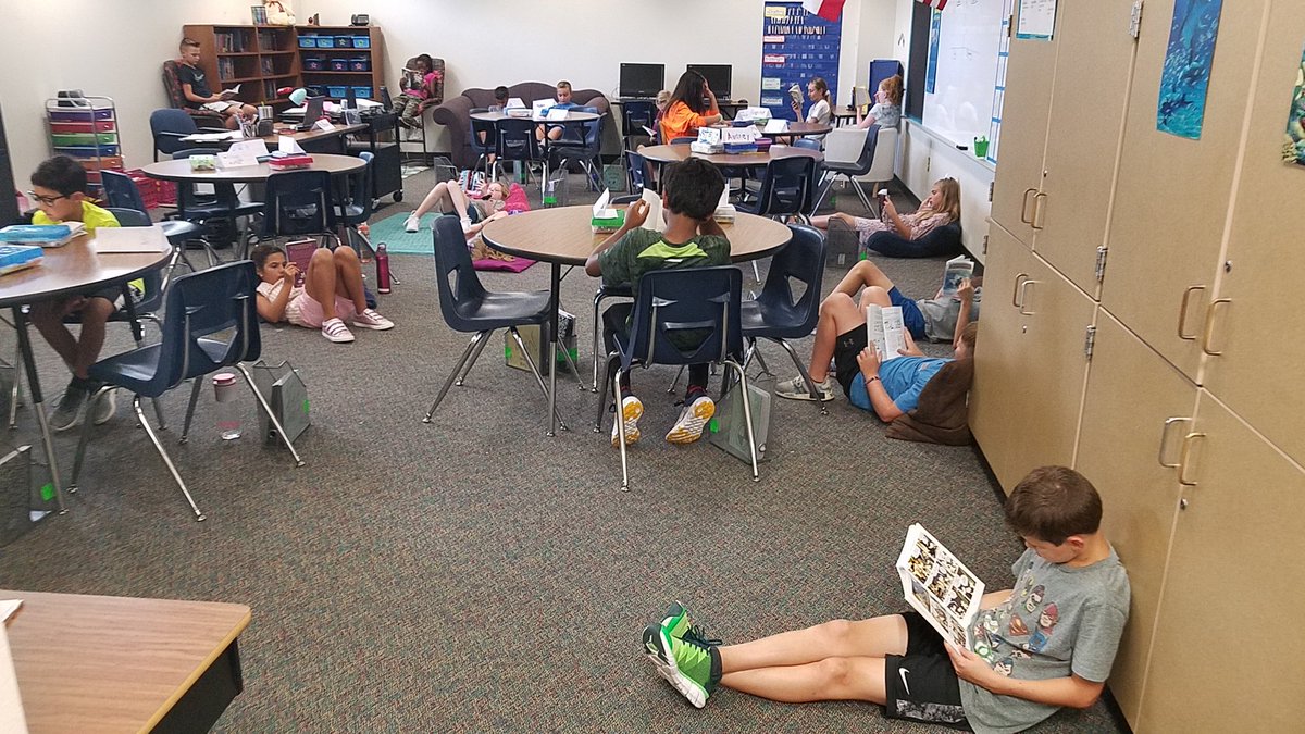 SusanBancroft41's tweet photo. Love how my students dived right in to their independent reading books and flexible seating options! @FrankKISD #readingrocks https://t.co/HO33dx1uuo