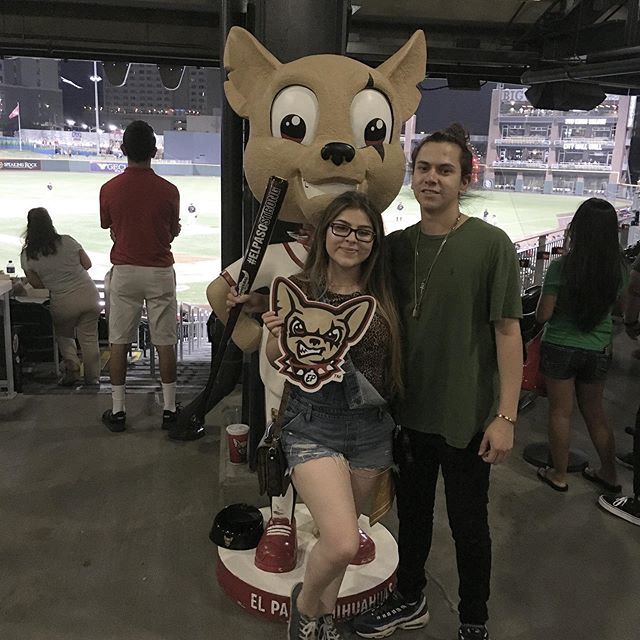 epcsocialsquare's tweet photo. @psyche_id @captn_valerie #elpasostrong💪 #fetchthefun Go Chihuahuas from Valerie and Luis. 🐶⚾️❤️🇲🇽 https://t.co/Tz6Nw2GtfD https://t.co/i8s1zmbqBv