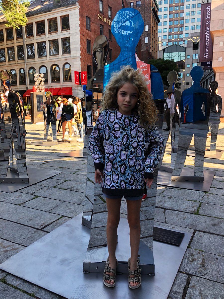 rhys_olivia's tweet photo. #ShapeTheFuture #WomensEqualityDay #hulu #TheHandmaidsTale #rhysolivia #childactress #Boston https://t.co/Kwcj64KVar