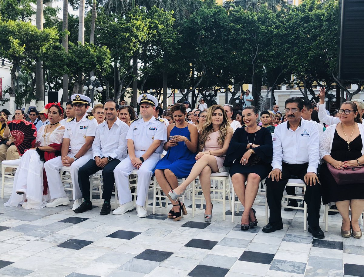 Canaco_Veracruz's tweet photo. El presidente de @Canaco_Veracruz @JOSE_ANTONIO_MG asistió a el evento “Las riquezas de nuestro centro histórico de Veracruz: Ciudad y Puerta del Mar” encabezado por la Lic. Martha Patricia Dapa García, Directora de Superintendencia del Centro Histórico. https://t.co/0fBws7Yd7d