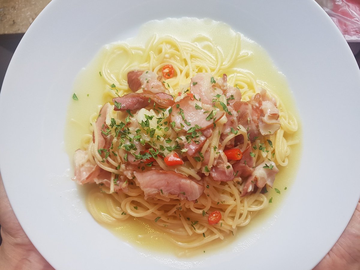 Cookingathome3's tweet photo. https://t.co/iCun1lzSCD
One pan pasta Aglio e olio!!
It is easy to cook and enjoy so delisous.

#onepanpasta #aglioeolio https://t.co/9o2dIrbTOE