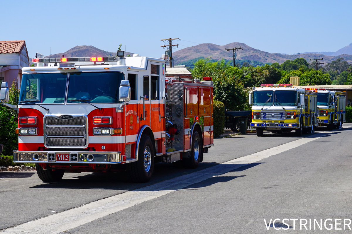 VCStringer's tweet photo. PHOTOS (8/28/19)- Structure fire at the Four Hundred Mobile Estates in Santa Paula. One dog was rescued from the structure. More info on my Facebook & Instagram pages. #SantaPaula #VenturaCountyFire #VCFD #SantaPaulaPolice #SantaPaulaPD #VenturaCityFire #VenturaCounty #VCStringer https://t.co/utTh0UTw8l