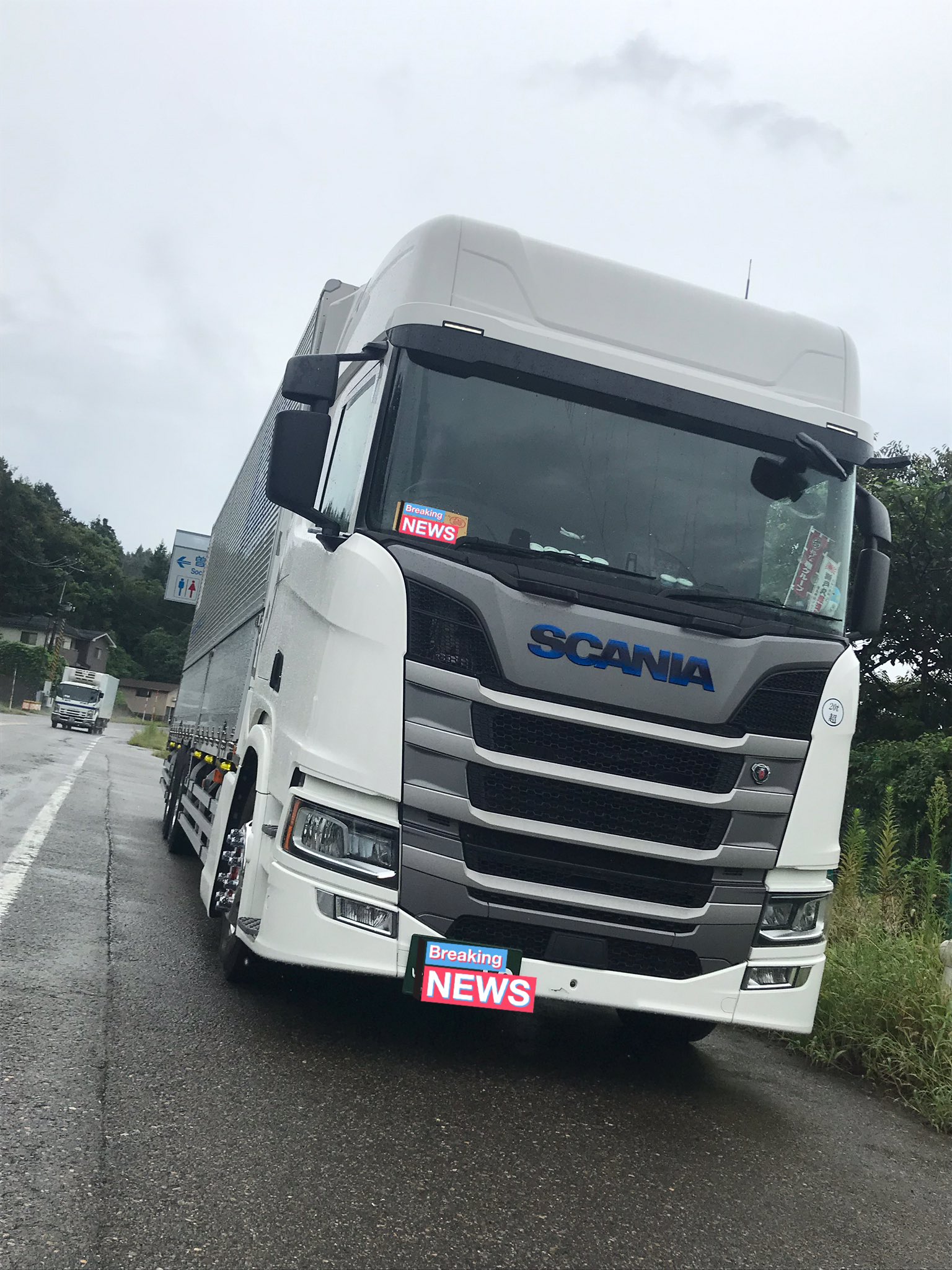 まこと かっこいいスカニアの単車いたからドライバーさんナンパしちった 内装も見させてもらったけどやっぱすげえ ドライバーさんありがとうございました T Co 0gjxce1d6g Twitter