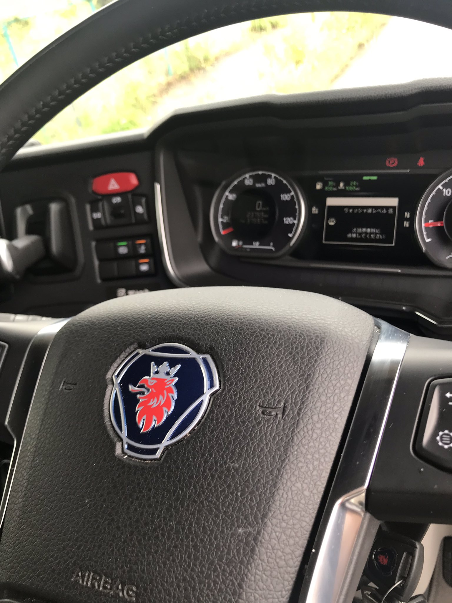 まこと かっこいいスカニアの単車いたからドライバーさんナンパしちった 内装も見させてもらったけどやっぱすげえ ドライバーさんありがとうございました T Co 0gjxce1d6g Twitter