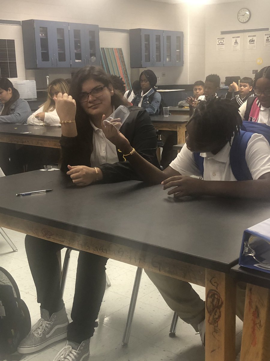 GrayShekkola's tweet photo. Atoms react by sharing electrons (like 8th graders share Cheerios) to fill valence shells #sciencerocks @BMSPatriots @GadgetgirlTania https://t.co/jNz4X0CByr