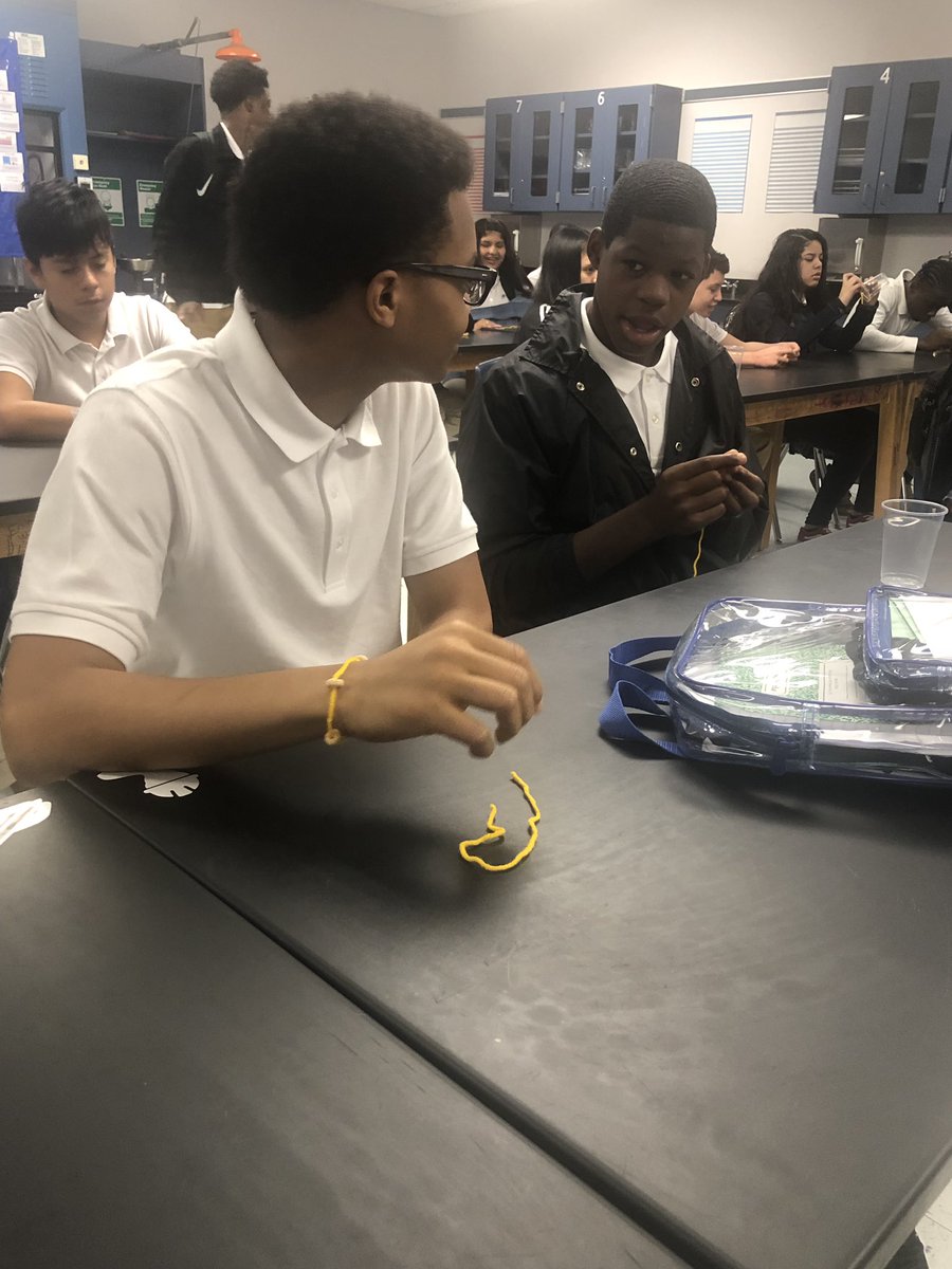 GrayShekkola's tweet photo. Atoms react by sharing electrons (like 8th graders share Cheerios) to fill valence shells #sciencerocks @BMSPatriots @GadgetgirlTania https://t.co/jNz4X0CByr