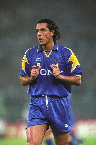 Happy birthday to former Juventus midfielder Paulo Sousa, who turns 49 today.

Games: 79
Goals: 2 : 4 