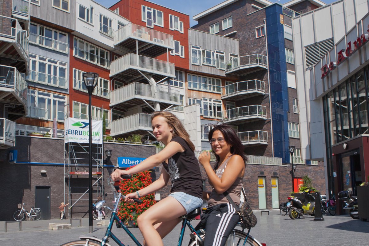 B&amp;W van <a href="/GemDordrecht/">Gemeente Dordrecht</a> doet het tegenovergestelde van veel andere steden: in plaats van een feest te verbieden, moedigen ze juist aan er eentje te houden: hallodordrecht.nl/nieuws/bericht…