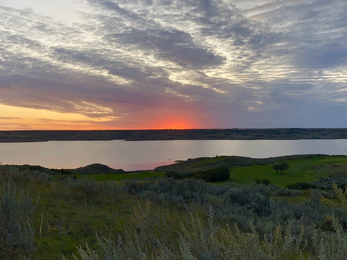 #Sask #sunsets #SageviewGolf #Riverhurst #LakeDief #LuckyLakeSplurge #golf #ThirstyThursday ❤️🥳❤️🥳