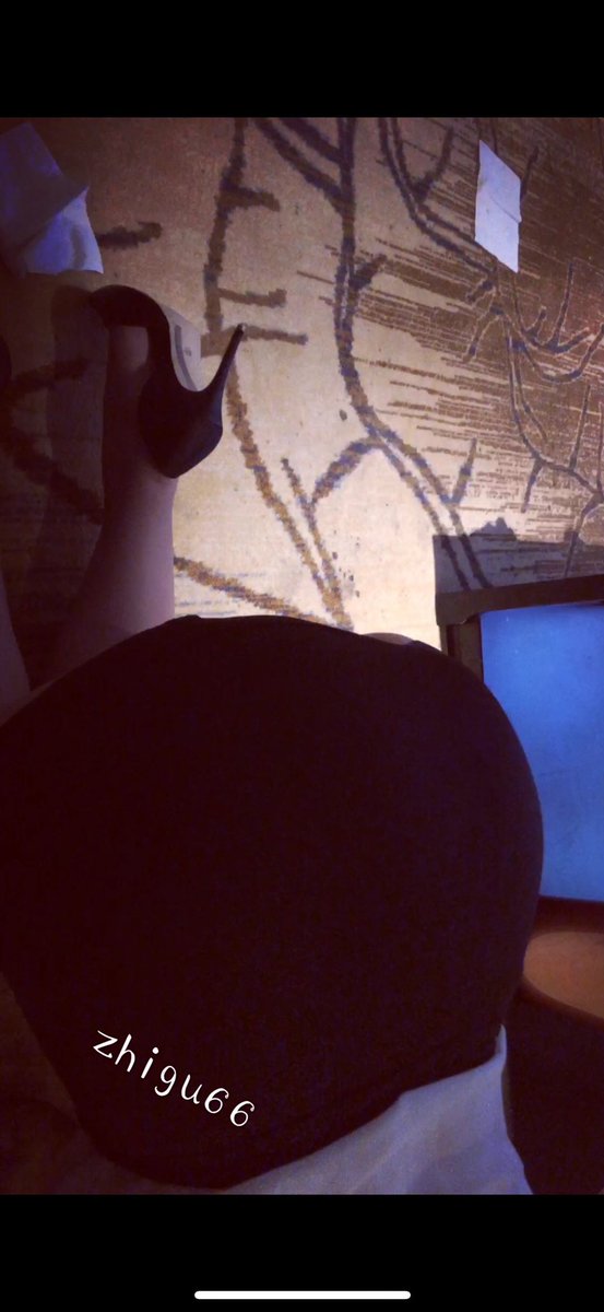zhigu66's tweet photo. 告诉爸爸，想吃草莓吗🍓？ #SM  #女M #调教 #深喉  #丝袜 #露出 #反差婊 https://t.co/MqKtCyzS4o