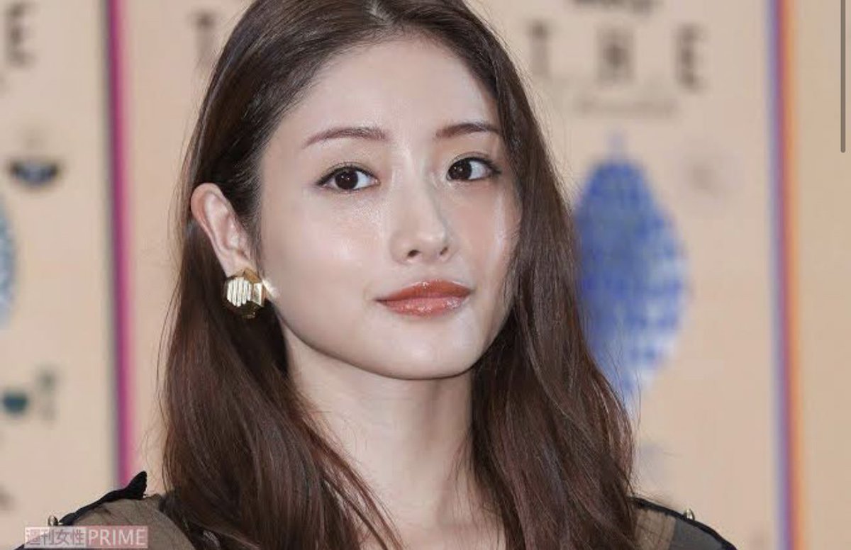 yeskiri's tweet photo. 石原さとみ32歳
新垣結衣31歳
深田恭子36歳
菜々緒30歳

信じられん…… https://t.co/epS5sDa5qs