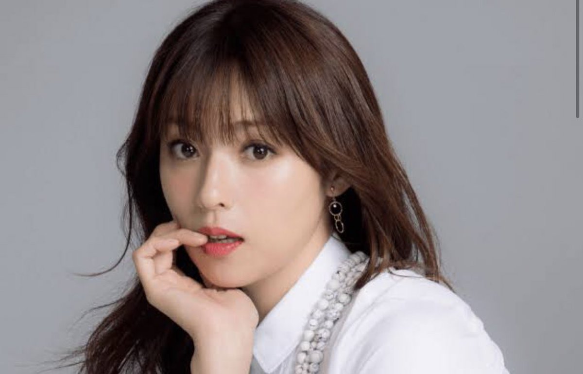 yeskiri's tweet photo. 石原さとみ32歳
新垣結衣31歳
深田恭子36歳
菜々緒30歳

信じられん…… https://t.co/epS5sDa5qs