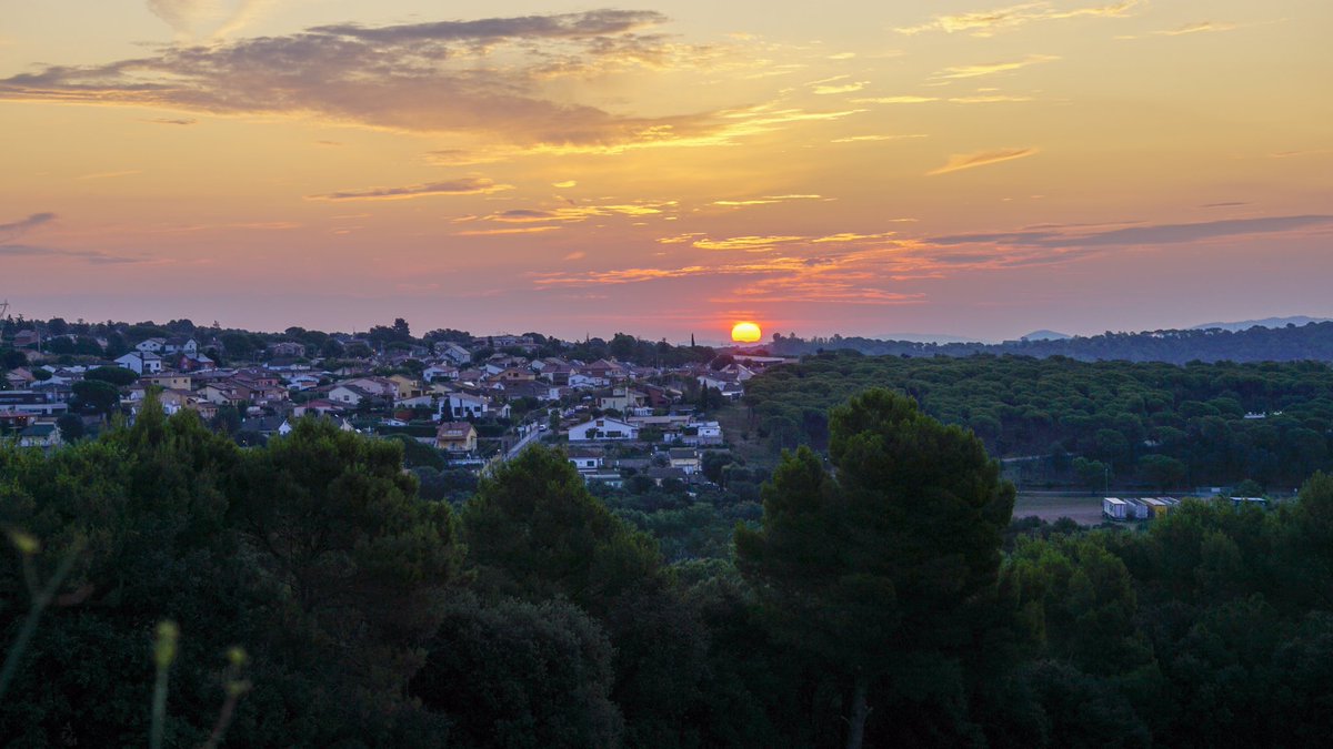 MiguelCiudad's tweet photo. Bon dia! sortida del sol a #Canoves i #Samalus avui 30 d’agost @Vakapiupiu @btveltemps @MeteoMauri @MeteoBarrufet @nestor_meteo @enricagud @SergiLoras @AlfredRPico @Cat_Meteo @ARAmeteo @eltempsTV3 @SoniaPapell @meteorac1 @Monica_Usart @alcantara_alb @gemmapuigf https://t.co/HhCSv4d0qW