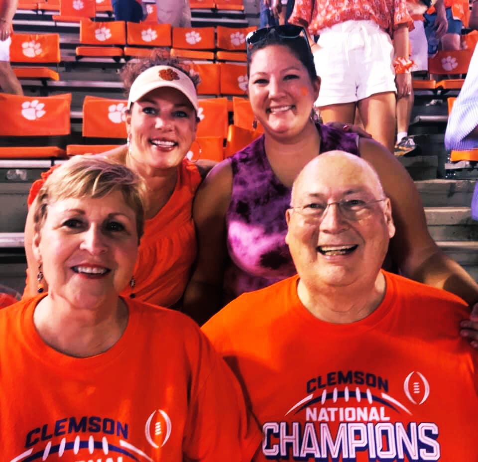 cassiescagle's tweet photo. Family, Friends, Fun Times and our First WIN ... Great way to start off the 2019 season!! ๐ Go Tigers #CagleFamilyVacationFall2019 #ClemsonFamily @ClemsonFB #thirdgenerationtiger #NationalChampions @ClemsonTigers @clemson #ALLIN #ProudCUGraduate @sfcagle https://t.co/Km0Rm2wMWj