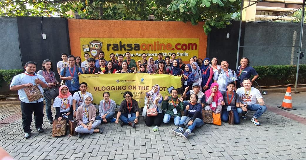 KelasBloggerID's tweet image. Terima kasih teman-teman blogger, terima kasih @raksaonline 
sampai jumpa pada acara berikutnya. Yeay!
#KelasBlogger29 #RaksaOnline #Vlogginonthespot #KelasBlogger