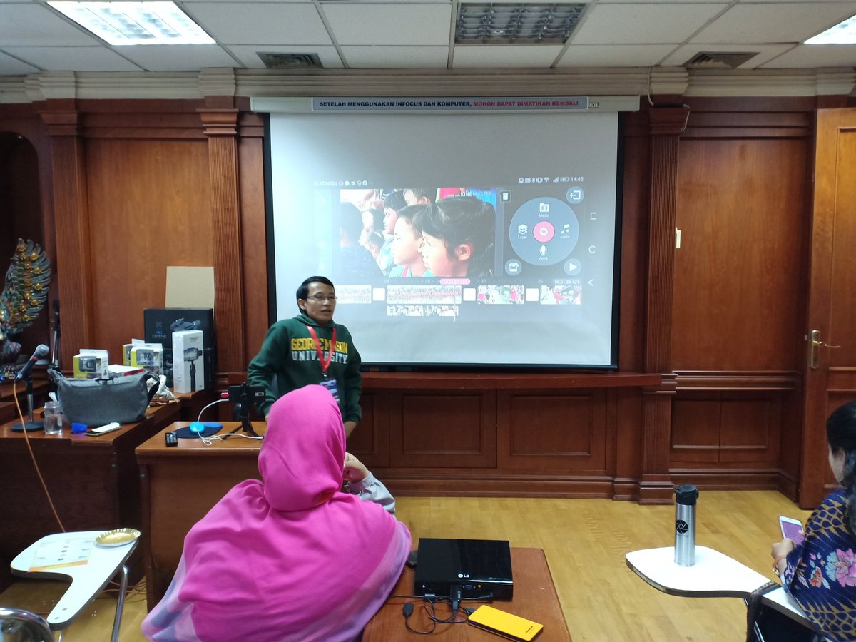 KelasBloggerID's tweet image. Terima kasih teman-teman blogger, terima kasih @raksaonline 
sampai jumpa pada acara berikutnya. Yeay!
#KelasBlogger29 #RaksaOnline #Vlogginonthespot #KelasBlogger