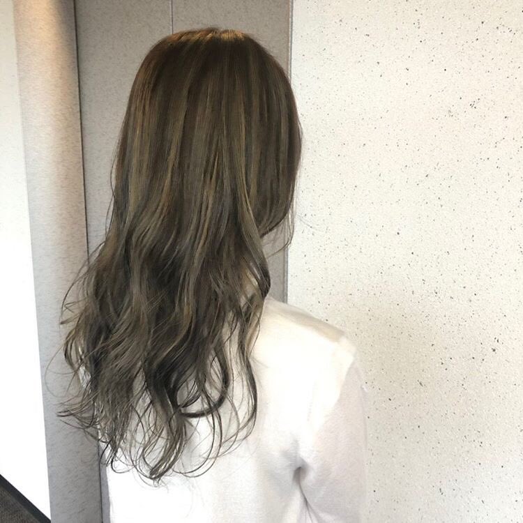 akhsmz's tweet photo. 髪の毛だいぶ伸びたけど
思いっきり切ってしまいたい😭
でも絶対後悔するやろーなー。 https://t.co/VPKaz5MsNx