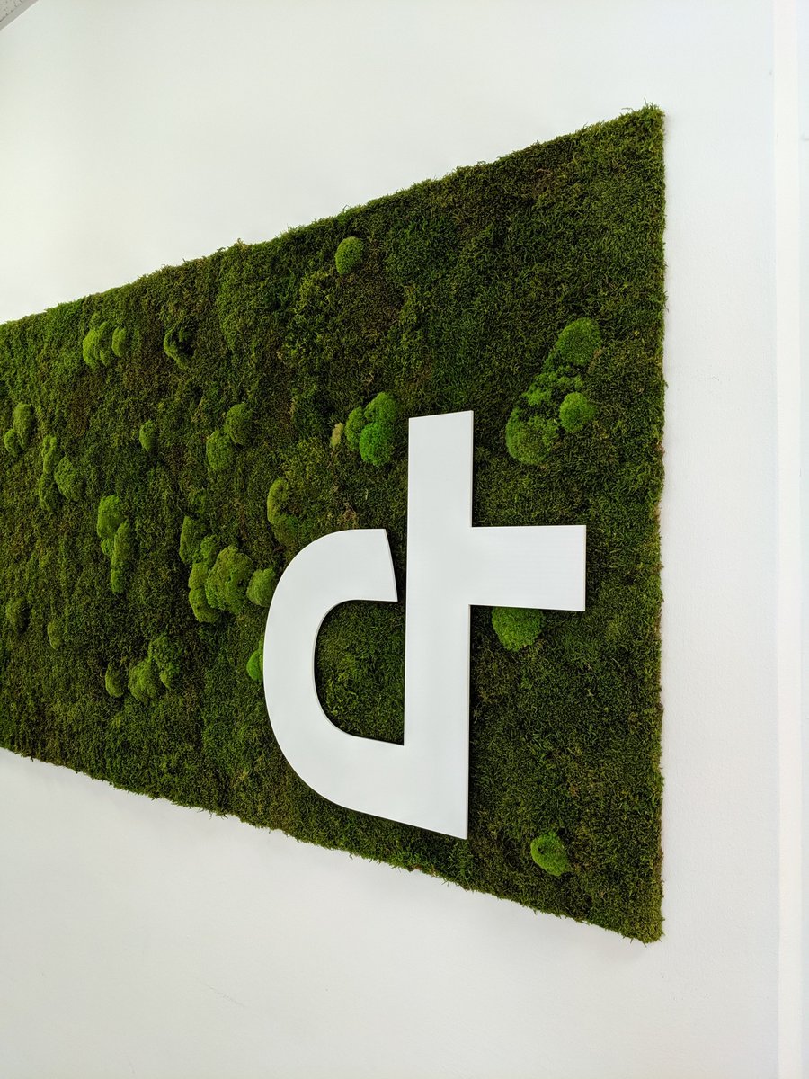 DevoteamGER's tweet photo. Wer hat es gewusst?🔎
Seit gestern erstrahlt eine 6m lange #Mosswand in unserem Eingangsbereich in #Weiterstadt und verleiht ihm so das gewisse Etwas. Wir sind begeistert! 🌱
#devoteamgermany #moos #greenyourspace https://t.co/U3L2rzQIbI