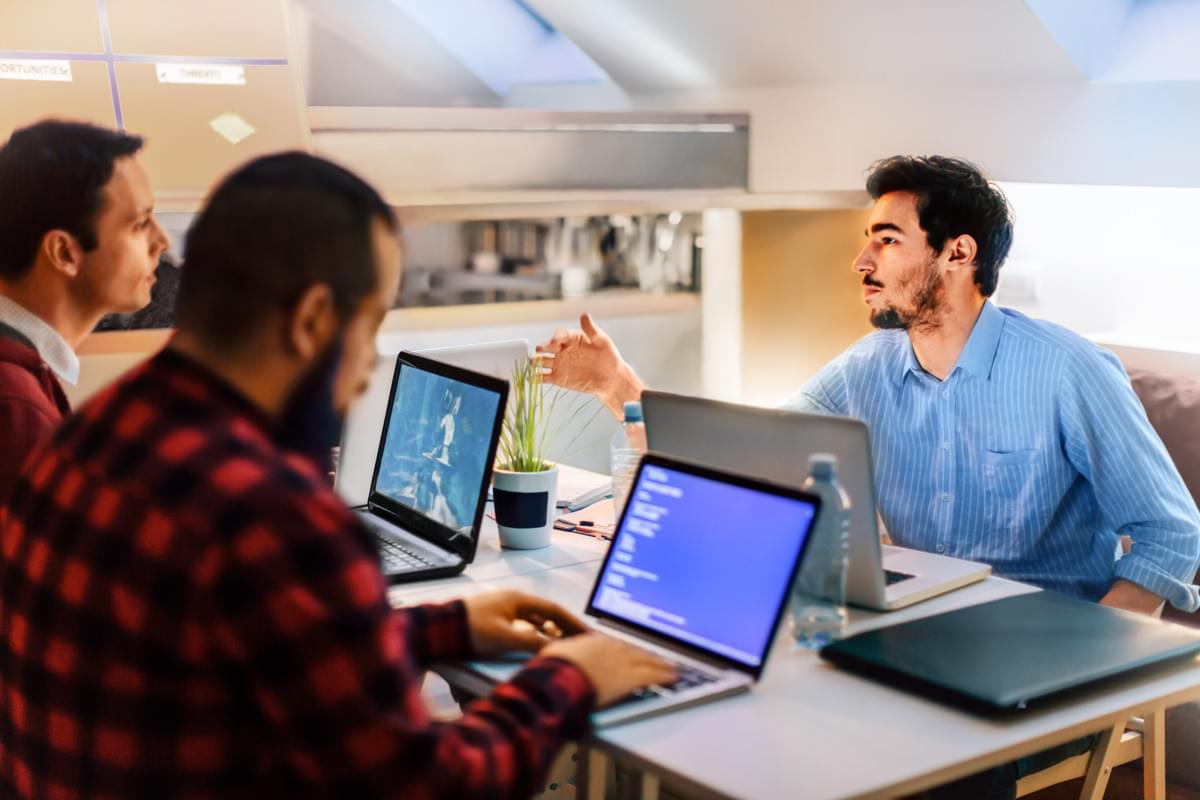 oracle_em's tweet image. If you have on-prem and #Cloud targets to manage, read the #OracleEM and #MgmtCloud article to learn how to navigate both. ora.cl/GN2Do