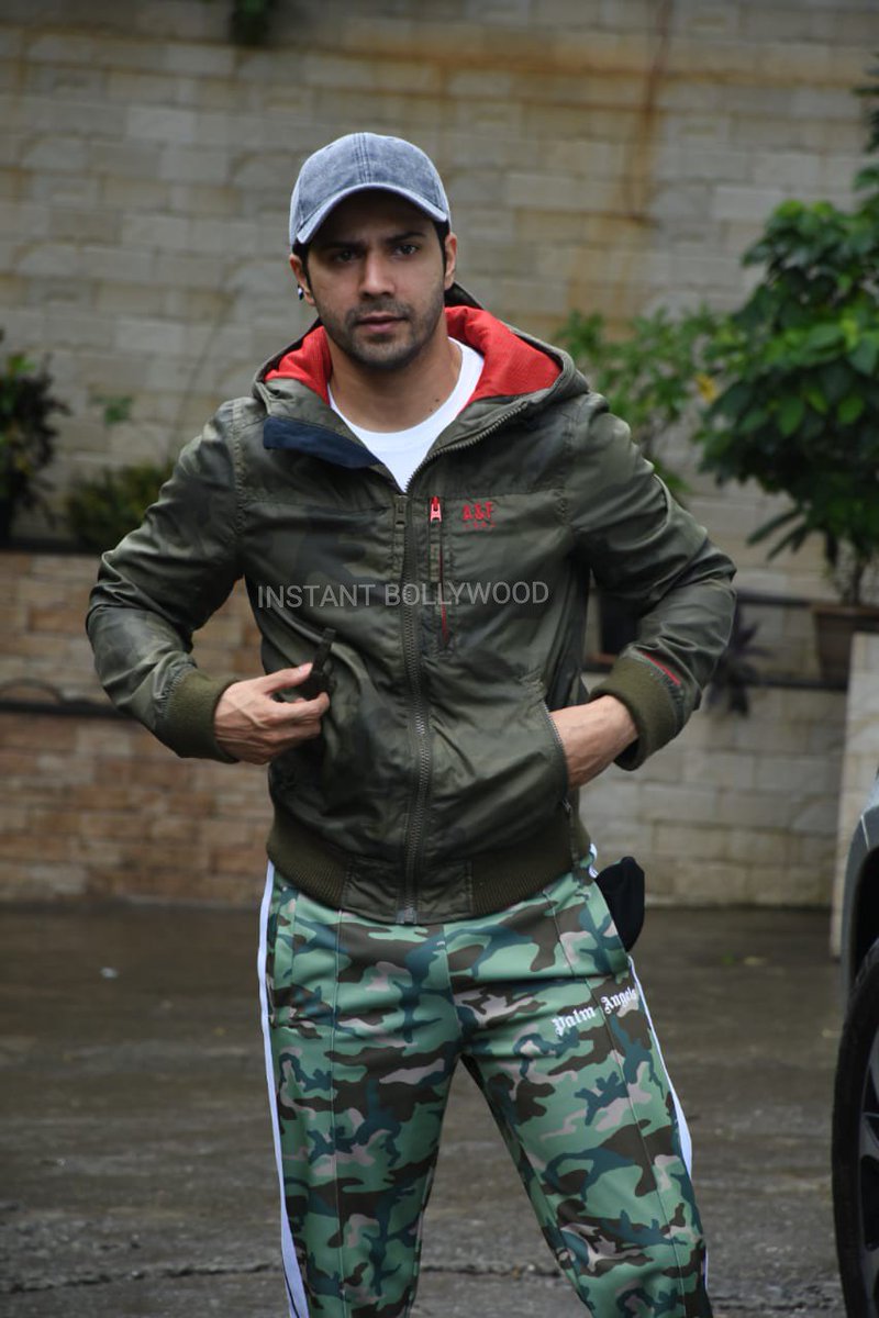 instantbolly's tweet photo. #VarunDhawan Snapped Post Dance Rehearsal For His Upcoming Movie #coolieno1 https://t.co/EmHrsUHOIS