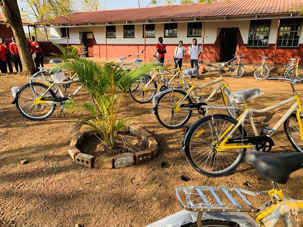 MbalulaFikile's tweet photo. Today I handover 452 bicycles to learners from 10 schools in Vuwani. 

The Shova Kalula Bicycle Programme is one of the Department of Transport’s interventions to deal with scholar transport challenges in the country. https://t.co/ITWmcvsj9z
