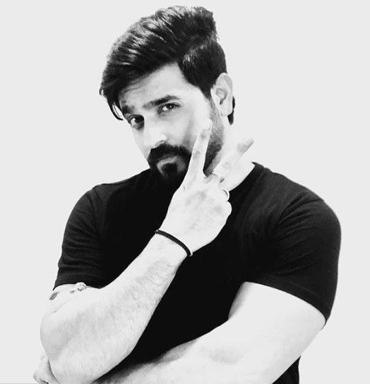 Bollywood Bee tweet media