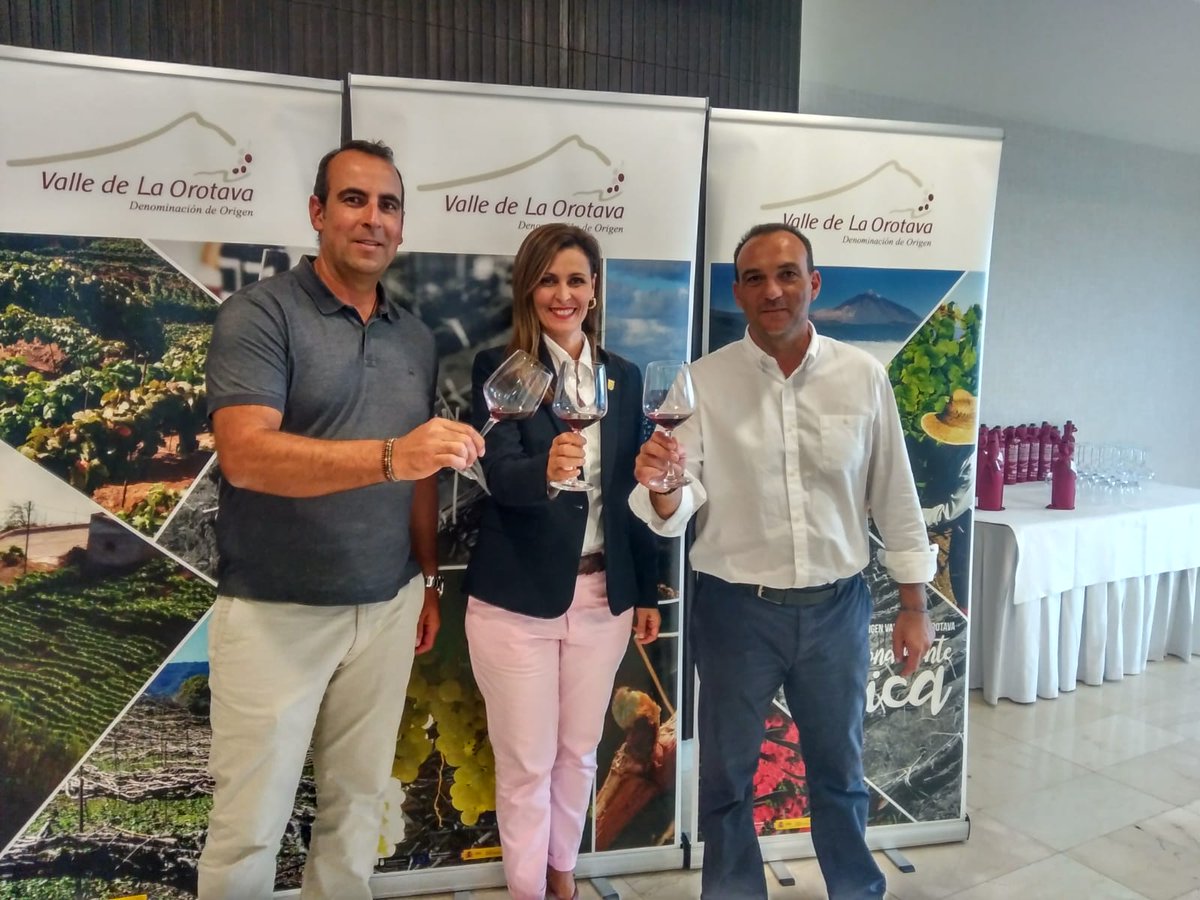 No hay mejor manera de empezar el #Viernes que comunicarles que nuestra #Cosecha2018 fue calificada como MUY BUENA👏🏻

Gracias una vez más a los profesionales que cataron nuestros #VinosValleOrotava y a nuestros bodegueros y viticultores por su esfuerzo 😍 

#FelizViernes