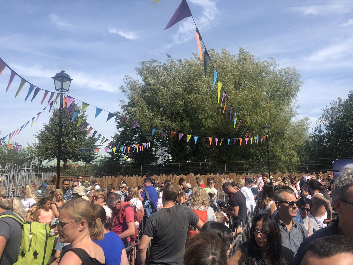 NatalieHarris77's tweet photo. .@LEGOLANDWindsor a suggestion for you - if you are to put queues in direct sunlight - provide shade ! It’s not expensive and frankly some people could call not doing that considering your young audience neglectful  !! https://t.co/qdKKogzmBm