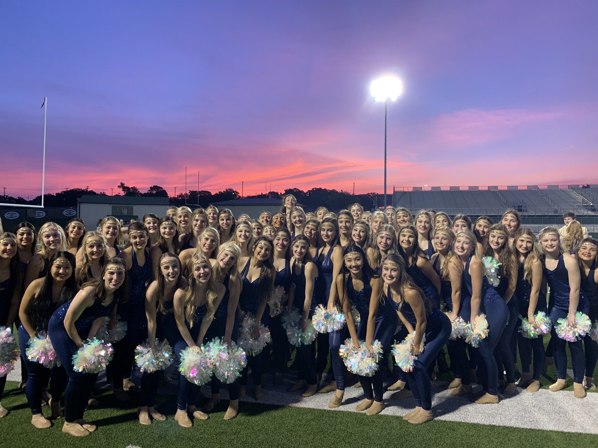 CoachMontemayor's tweet image. Beautiful morning for a #CBS11PepRally! Thank you @CBS11  and @anneeliseparks for coming out!